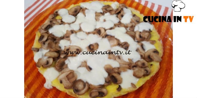 Pizza di frittata funghi e mozzarella ricetta Tessa Gelisio da Cotto e Mangiato