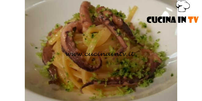 Cotto e mangiato - Linguine con calamari alla mollica di pane e rucola ricetta Tessa Gelisio