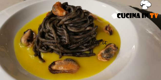 Cotto e mangiato - Troccoli al nero di seppia e cozze ricetta Tessa Gelisio