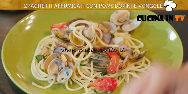 Ricette all'italiana - ricetta Spaghetti affumicati con pomodorini e vongole di Anna Moroni