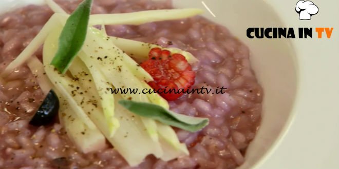 Uno chef in fattoria - ricetta Risotto con asparagi e frutti di bosco di Roberto Valbuzzi