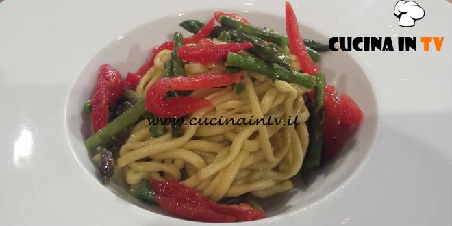 Geo - ricetta Chitarrina con asparagi e pomodoro candito di Giuseppe Tinari