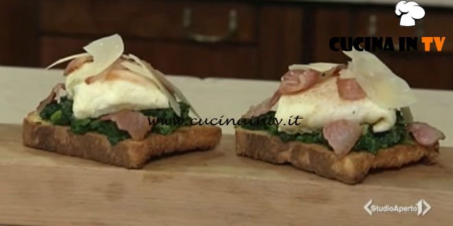 Cotto e mangiato - Crostini di cavolo nero e uova fagottino ricetta Tessa Gelisio