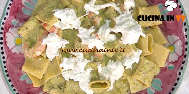 È sempre mezzogiorno | Paccheri con pesto di pistacchi e gamberi ricetta Antonio Paolino