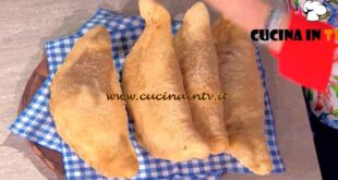 È sempre mezzogiorno | Pizza fritta ricetta Fulvio Marino