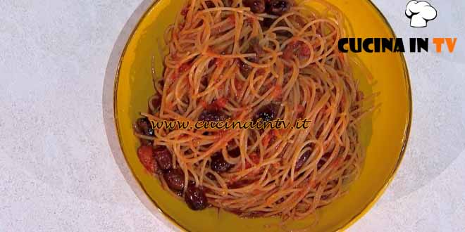 È sempre mezzogiorno | Spaghetti alla puttanesca ricetta Antonio Paolino