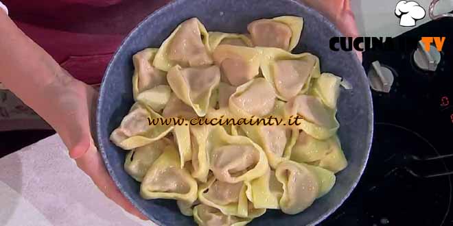 È sempre mezzogiorno | Tortelli alla zucca ricetta Alessandra Spisni