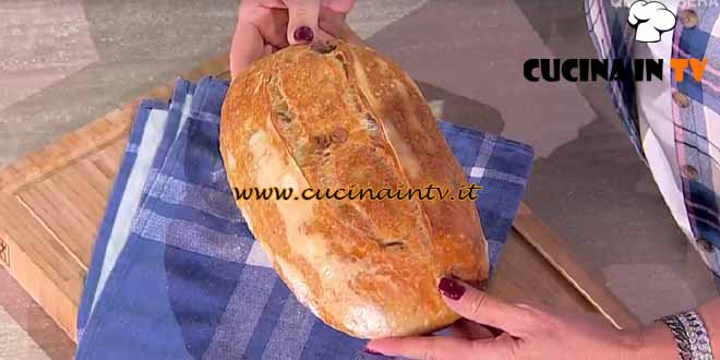 È sempre mezzogiorno | pane alle olive ricetta Fulvio Marino