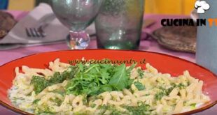 È sempre mezzogiorno | strozzapreti con crema di rucola ricetta Cristina Lunardini