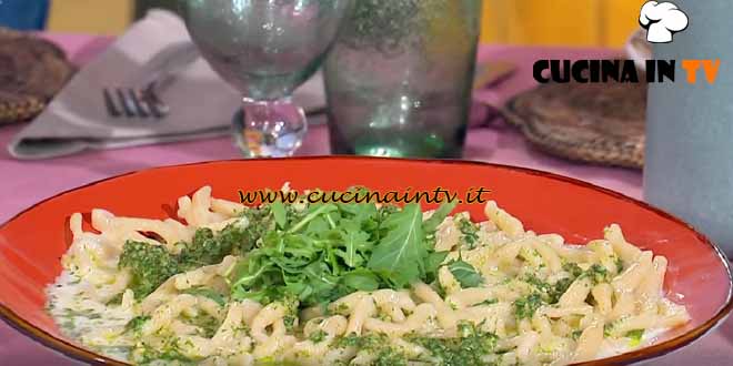 È sempre mezzogiorno | strozzapreti con crema di rucola ricetta Cristina Lunardini