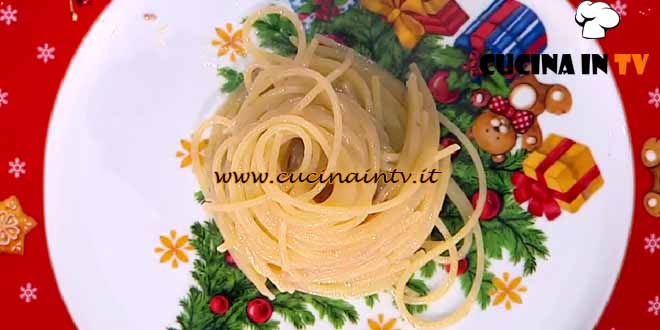 È sempre mezzogiorno | Spaghetti al burro 2.0 ricetta Antonella Clerici