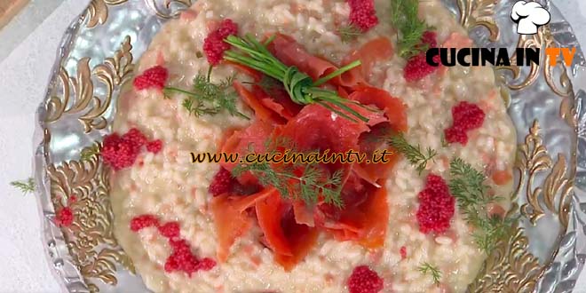 È sempre mezzogiorno | Risotto al salmone affumicato ricetta Sergio Barzetti