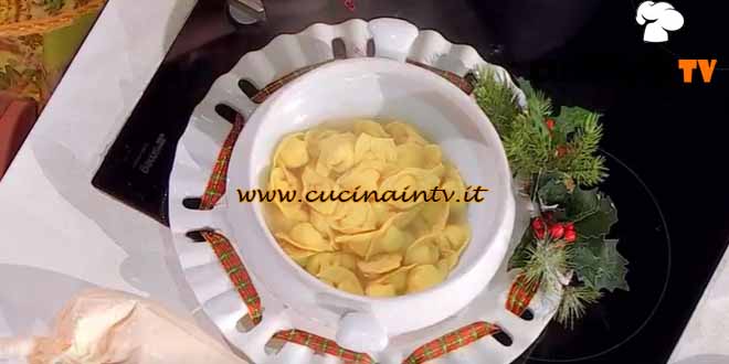 È sempre mezzogiorno | cappelletti in brodo ricetta Cristina Lunardini