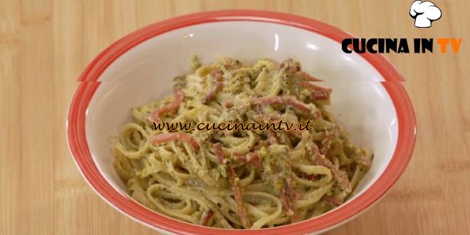 Fatto in casa per voi - ricetta Pasta con pesto di pistacchi e speck di Benedetta Rossi