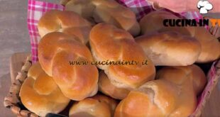 È sempre mezzogiorno | Abbracci di pane ricetta Fulvio Marino