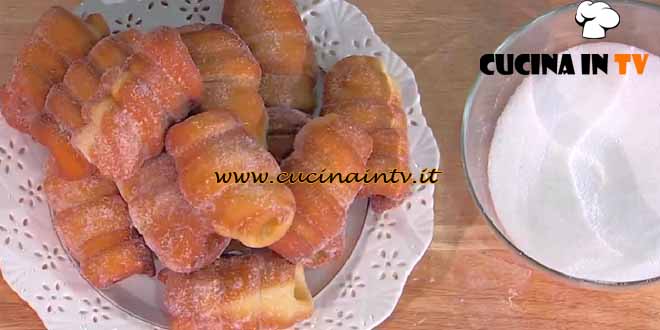 È sempre mezzogiorno | Cannoli fritti ricetta Natalia Cattelani