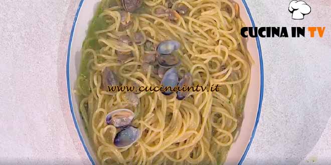 È sempre mezzogiorno | Spaghetti alle vongole dopofestival ricetta Antonio Paolino