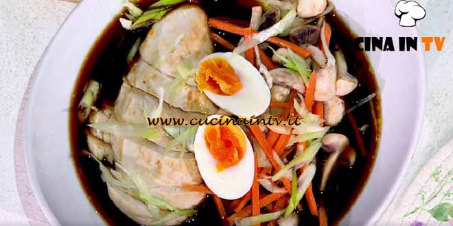 È sempre mezzogiorno | Ramen con udon e pollo ricetta Francesca Marsetti